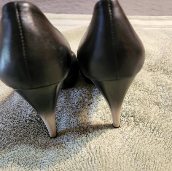 Jessica Simpson peep toe with two tone heel - Picture 3 of 8